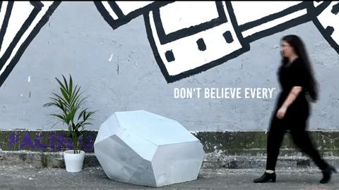 倪妮泳装“湿身”撩人；陈冠希“炒鞋”引群架；无印良品搞装修