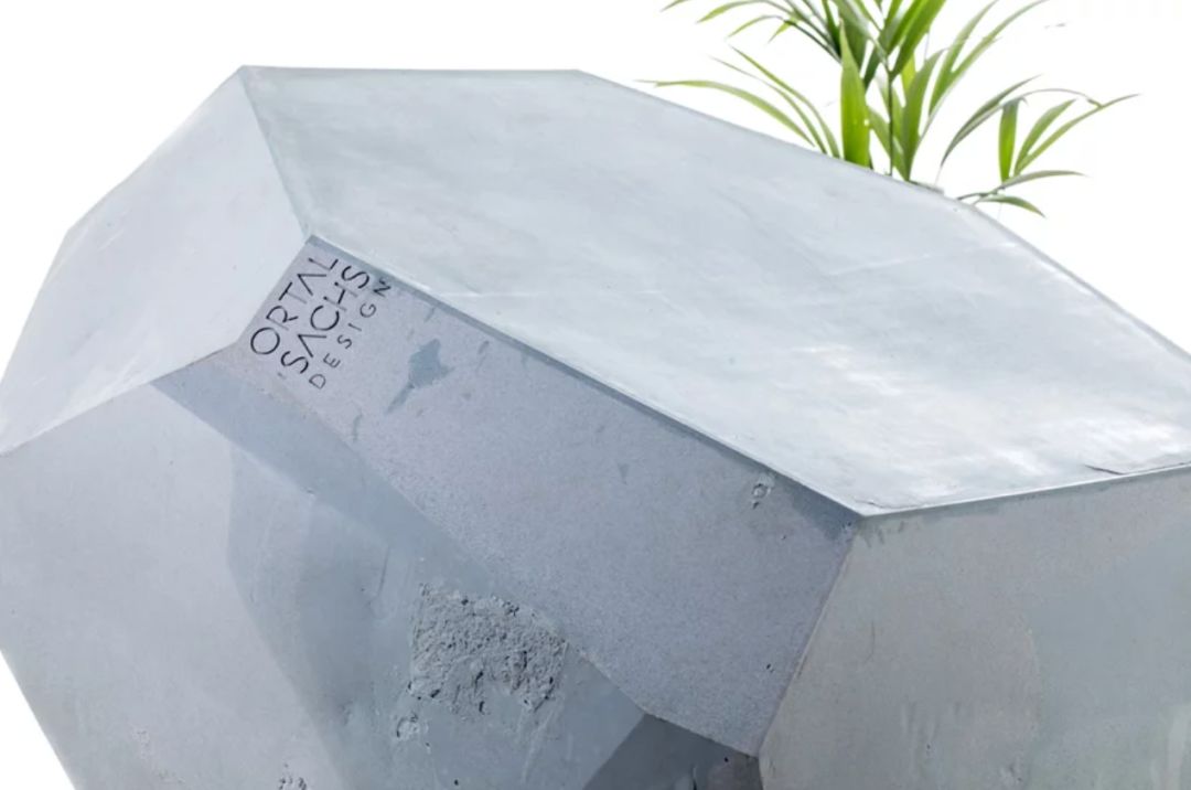 倪妮泳装“湿身”撩人；陈冠希“炒鞋”引群架；无印良品搞装修