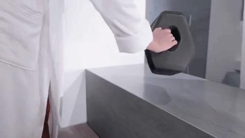 倪妮泳装“湿身”撩人；陈冠希“炒鞋”引群架；无印良品搞装修