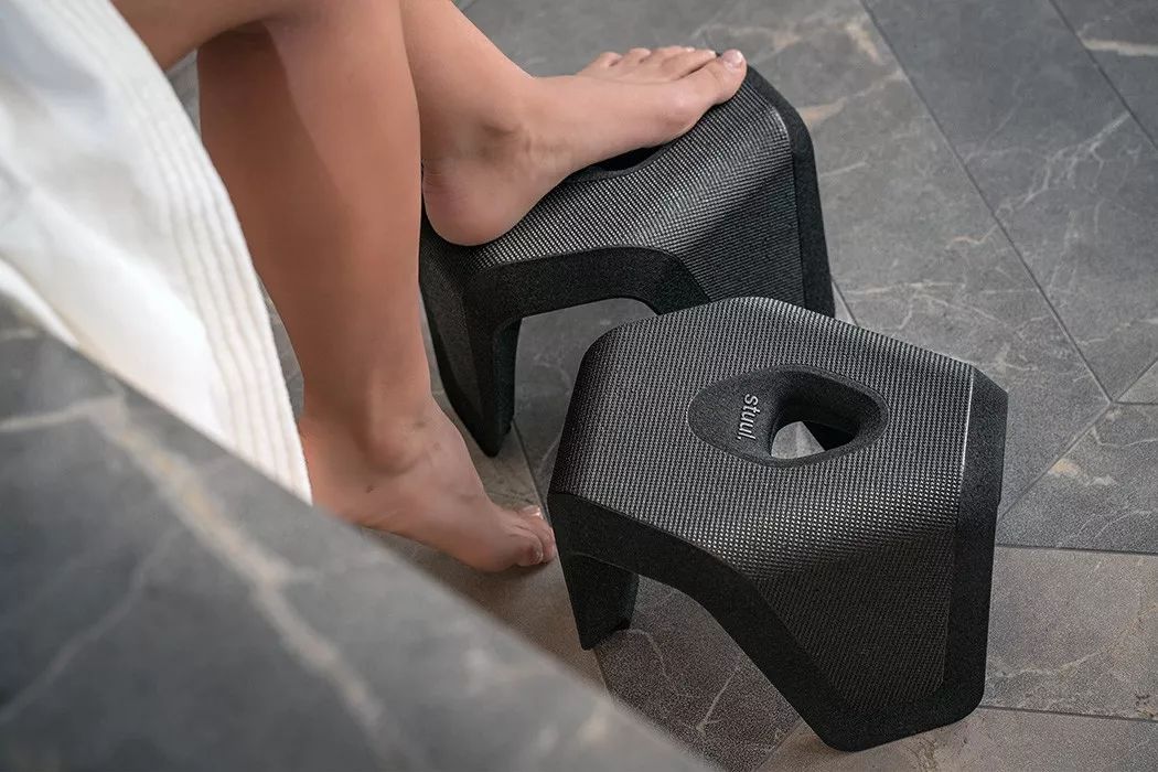 倪妮泳装“湿身”撩人；陈冠希“炒鞋”引群架；无印良品搞装修