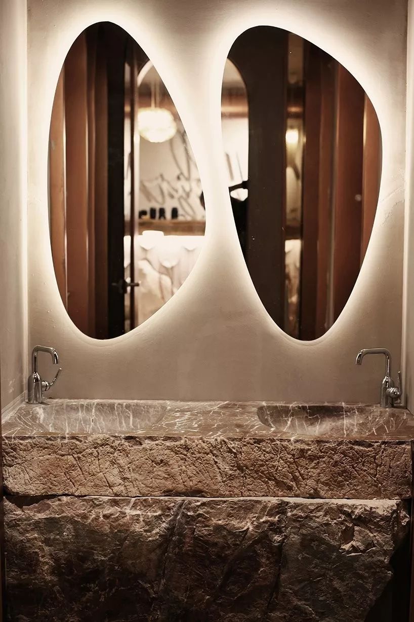 倪妮泳装“湿身”撩人；陈冠希“炒鞋”引群架；无印良品搞装修