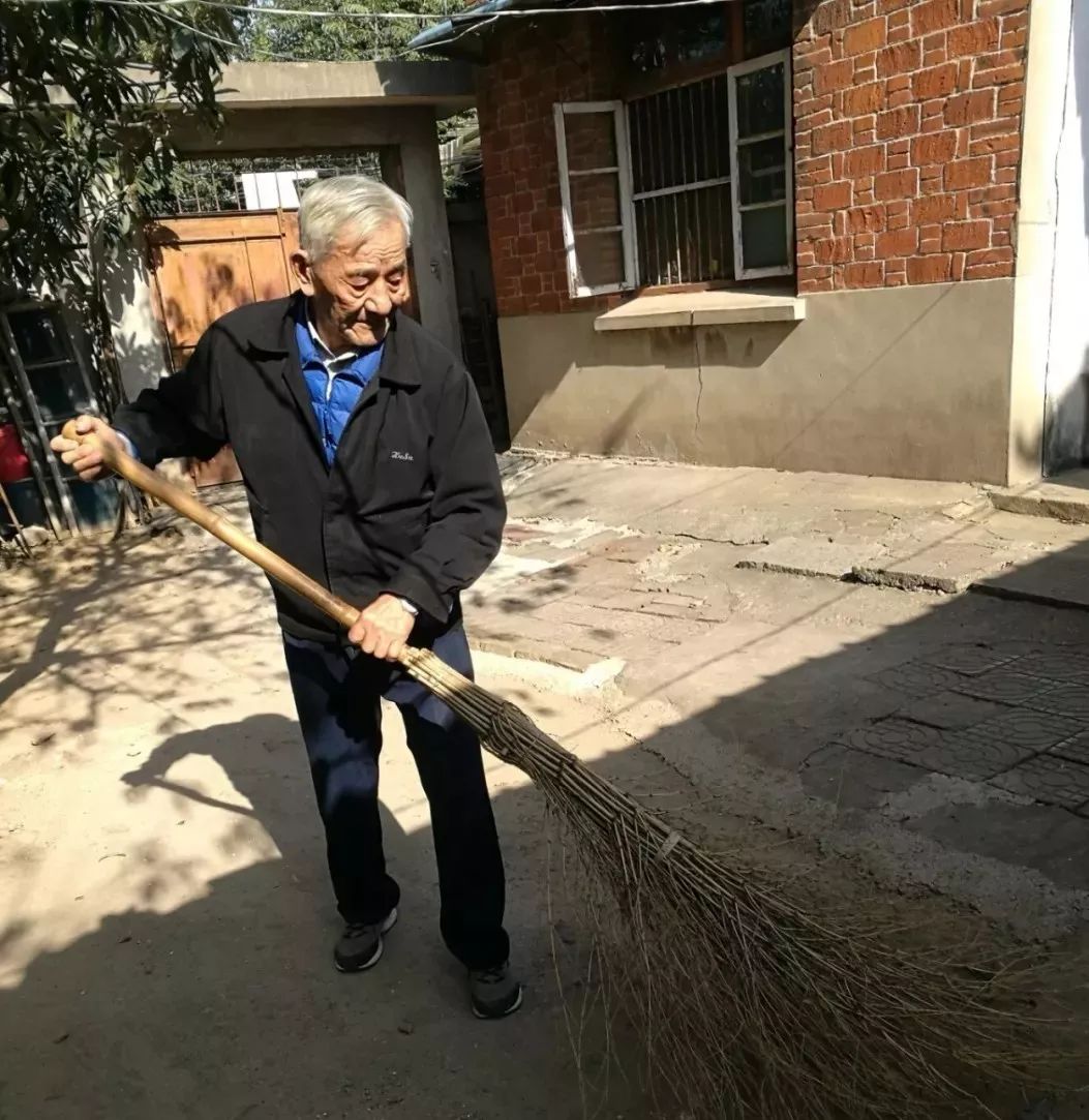 听榜样的故事有感,听榜样故事学榜样风采