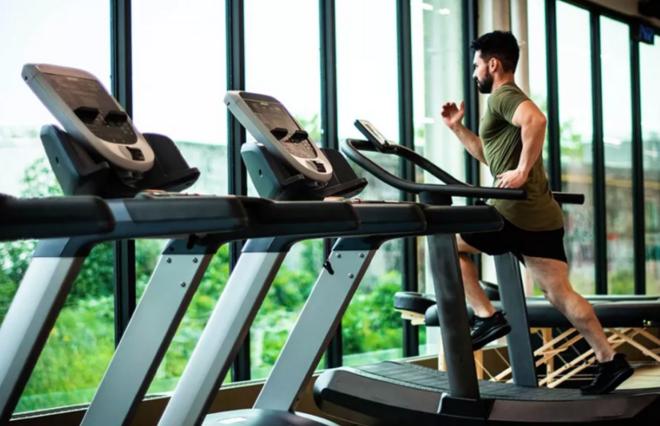 跑步机一步一步教使用方法,不伤膝盖的跑步机怎么使用