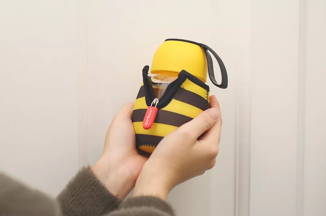 向大学蜂蜜研究所定制了一罐枇杷冬蜜，甜甜润润杏仁香