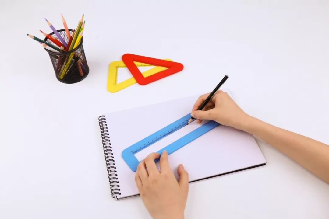 这个遥控器叫“挤粉刺”，按的时候就像我们在挤自己的青春痘