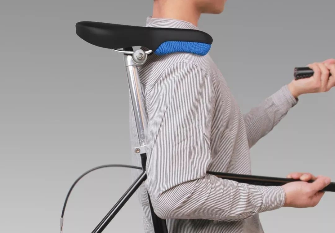 这个遥控器叫“挤粉刺”，按的时候就像我们在挤自己的青春痘