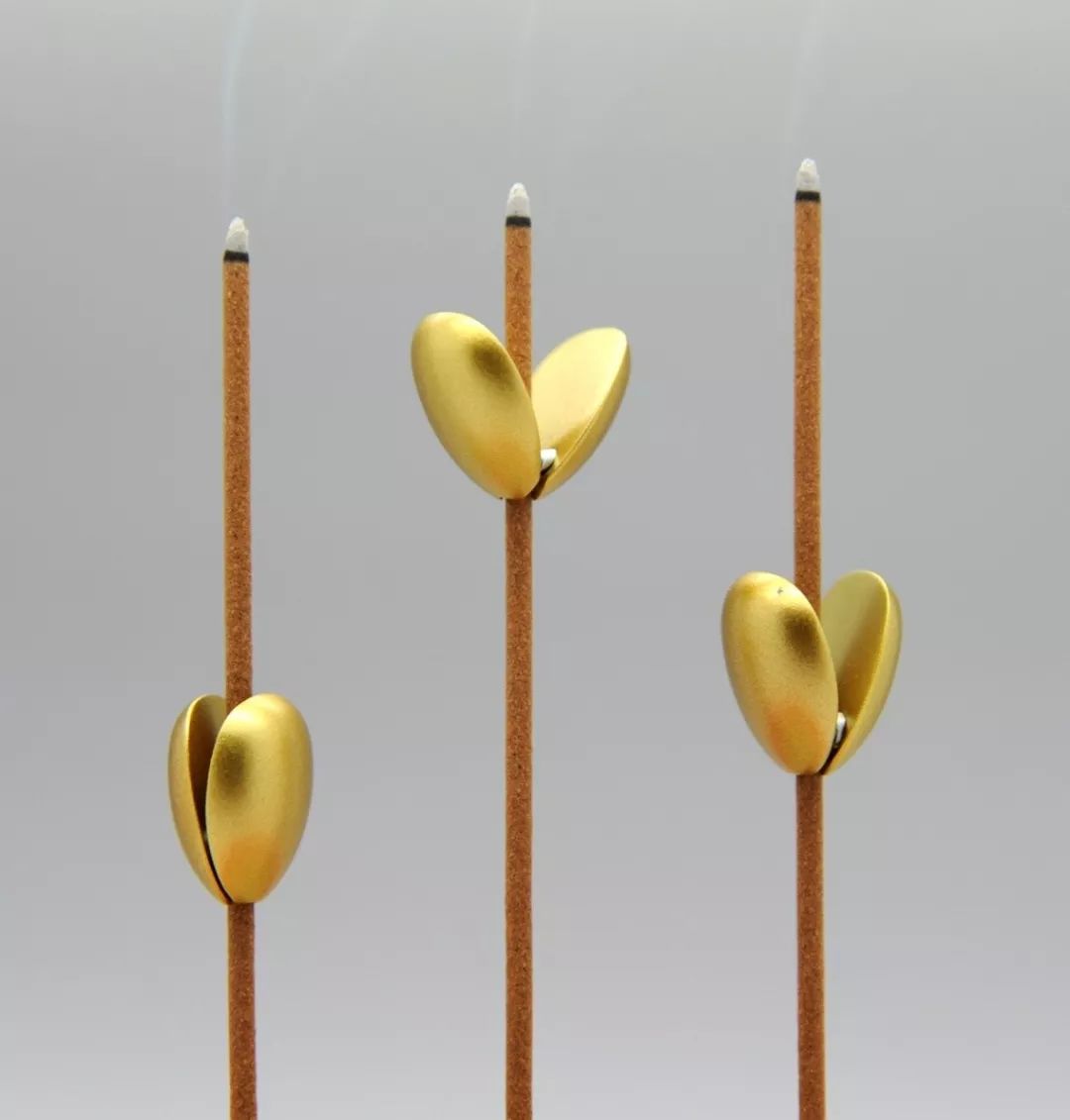 这个遥控器叫“挤粉刺”，按的时候就像我们在挤自己的青春痘