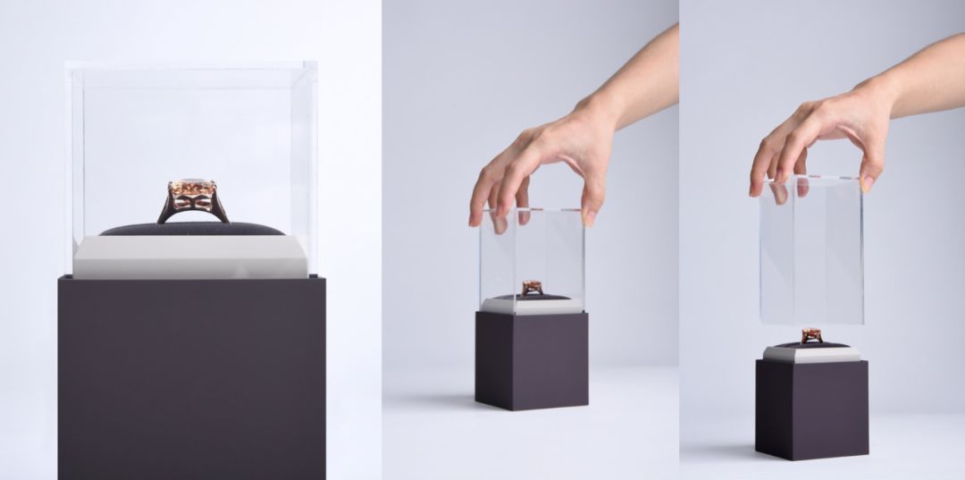 这个遥控器叫“挤粉刺”，按的时候就像我们在挤自己的青春痘