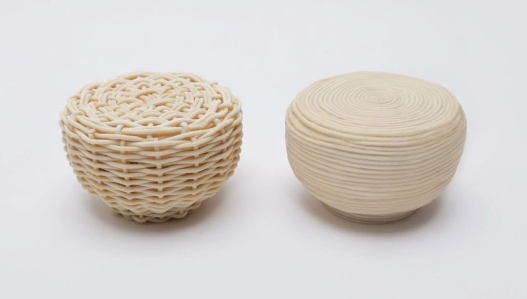 这个遥控器叫“挤粉刺”，按的时候就像我们在挤自己的青春痘