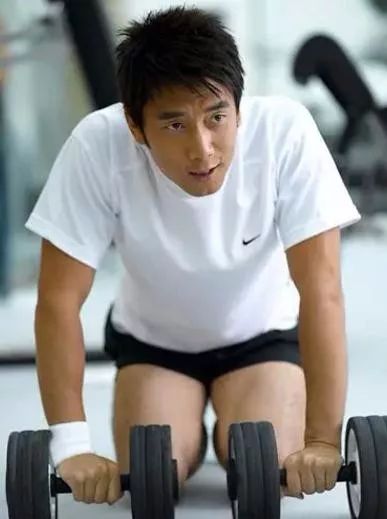 闲置自行车卖出10万天价,这个过气明星究竟多有钱?