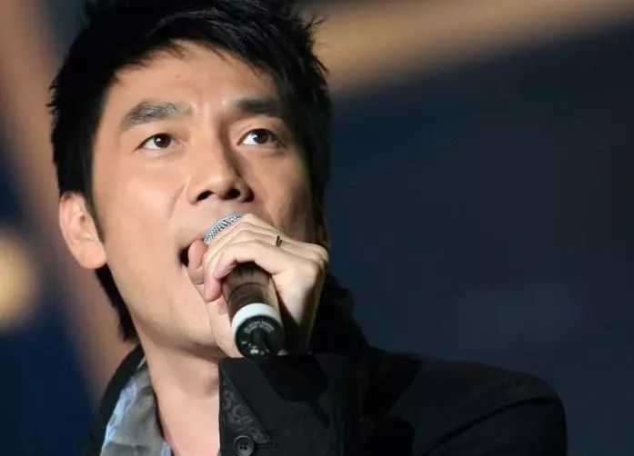 闲置自行车卖出10万天价,这个过气明星究竟多有钱?