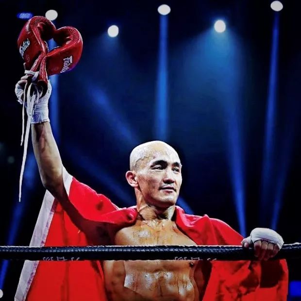 一双拳套多少钱,一副拳套3000块