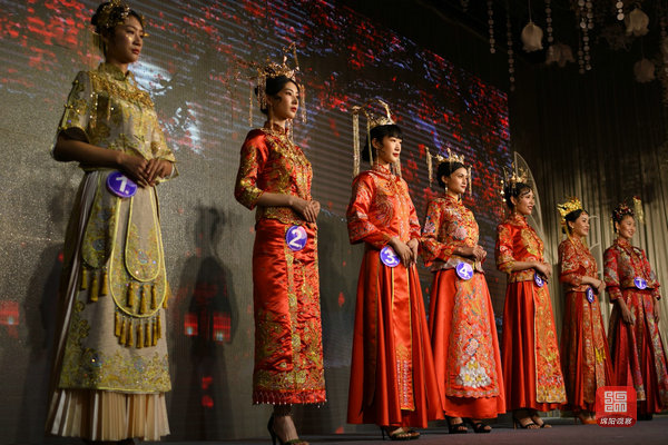 中式秀禾服和西式婚纱,中式秀禾服婚纱图片