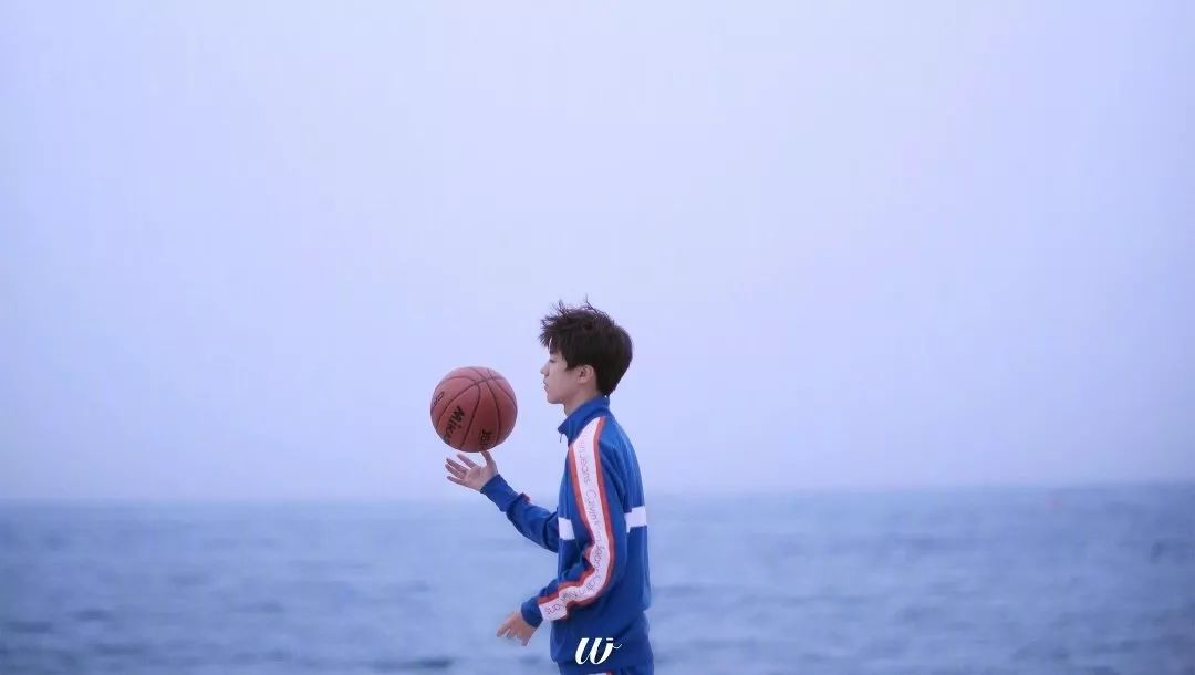 王俊凯的代言色究竟是哪种“蓝”？