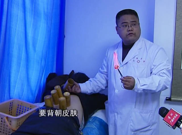 女子拔火罐胳膊烧伤,女明星拔火罐疼得要哭