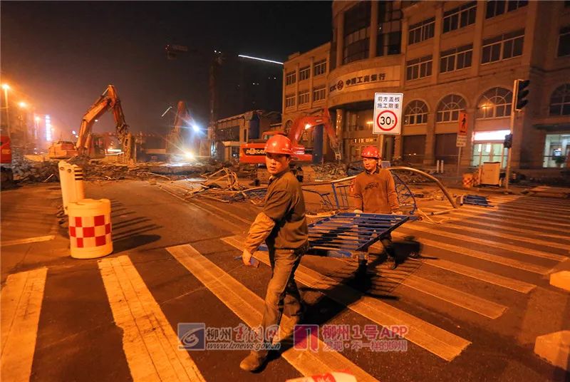 再见了！今天，飞鹅路汽车南站人行天桥被拆，这些旧照还记得吗？