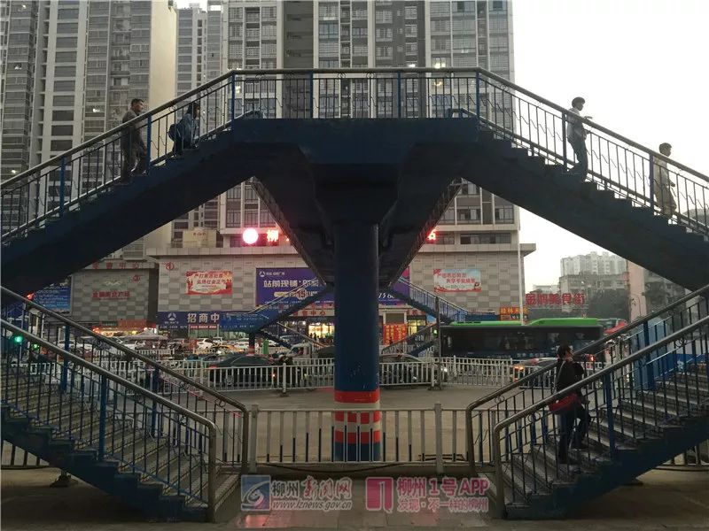 再见了！今天，飞鹅路汽车南站人行天桥被拆，这些旧照还记得吗？