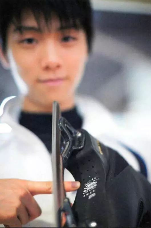 香菇分拣线出事，找来厂长后暴露一个大问题：中国缺2000万这种人才，上机器人也没用