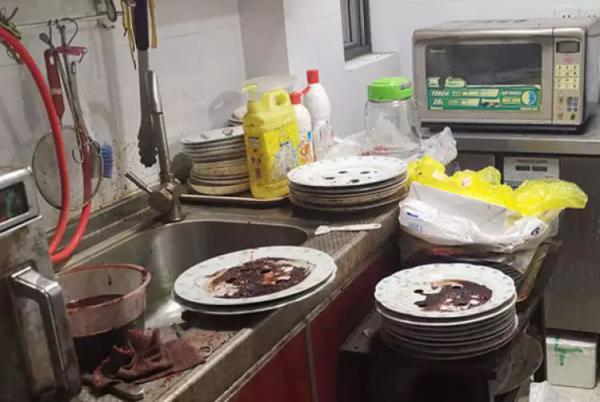 整个加工厨房全是血渍和污渍!胎盘直接烘干制成胶囊出售,隔着屏幕看吐了