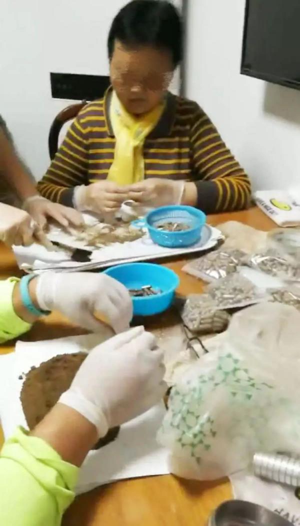 整个加工厨房全是血渍和污渍!胎盘直接烘干制成胶囊出售,隔着屏幕看吐了