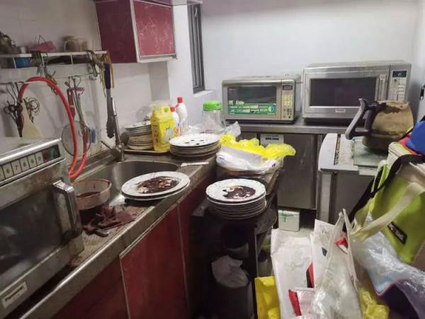 整个加工厨房全是血渍和污渍!胎盘直接烘干制成胶囊出售,隔着屏幕看吐了