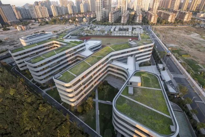 拒绝“千校一律”，浙大教院附中完成漂浮立体校园