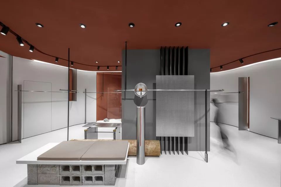 LIULIUMO服装店:寻找克制而极致的新时尚表现