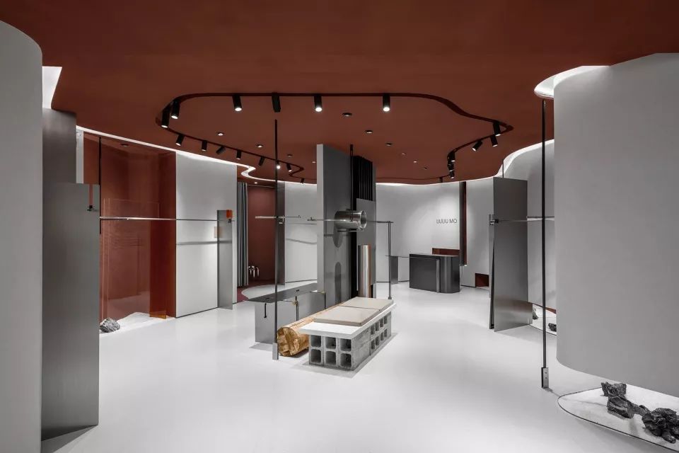 LIULIUMO服装店:寻找克制而极致的新时尚表现