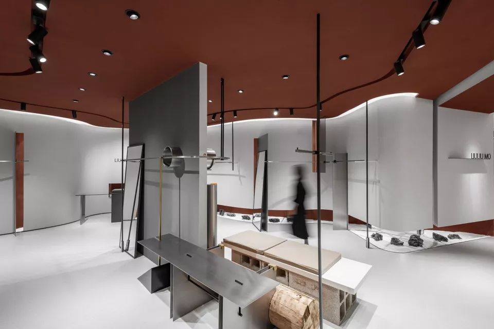 LIULIUMO服装店:寻找克制而极致的新时尚表现