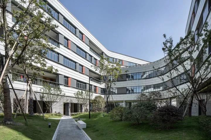 拒绝“千校一律”，浙大教院附中完成漂浮立体校园