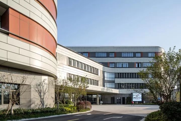 拒绝“千校一律”，浙大教院附中完成漂浮立体校园