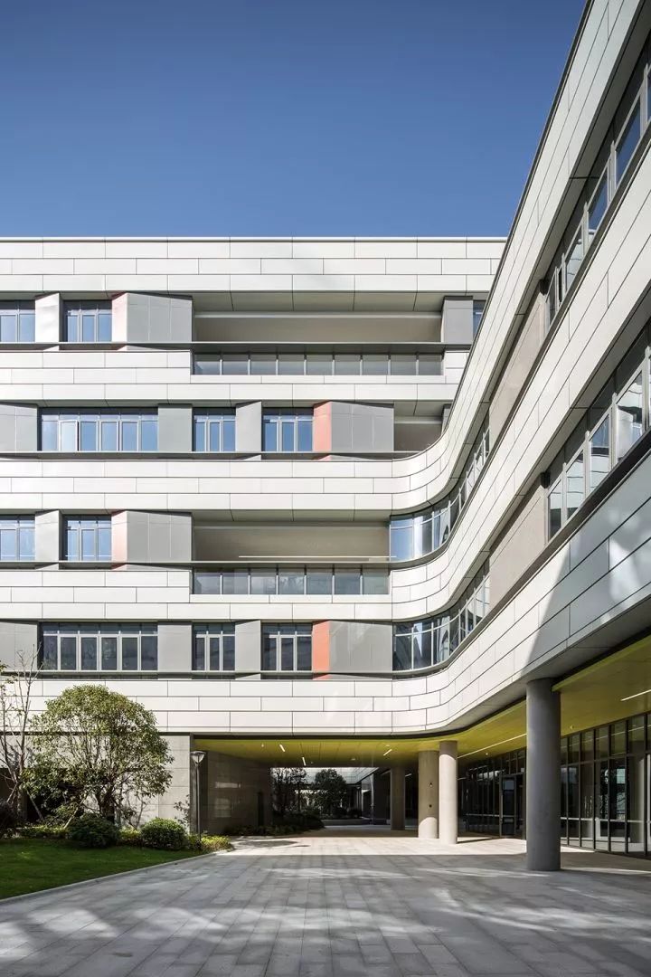 拒绝“千校一律”，浙大教院附中完成漂浮立体校园