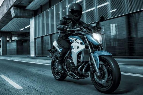 20万的摩托车进了洗车店，洗完后车主蒙了：复原要10多万