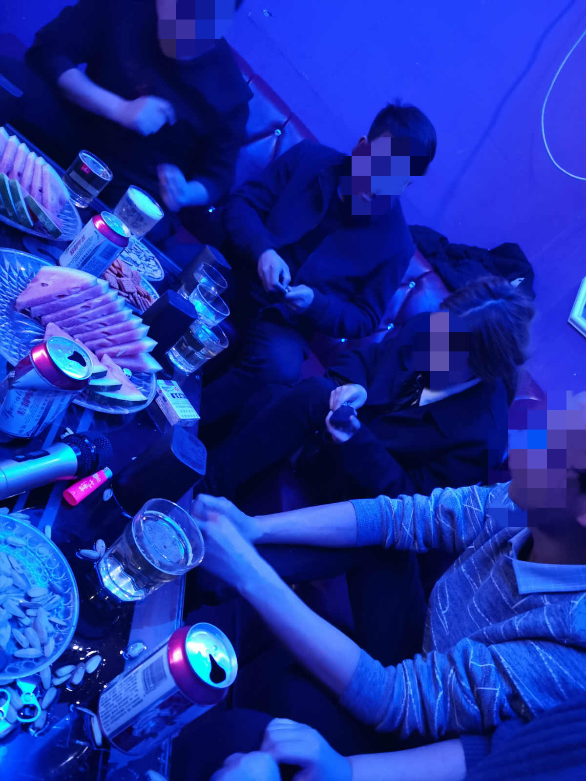 绂瑰窞濂冲瓙琚獥,15宀佸コ瀛╄楠楀埌ktv涓婄彮