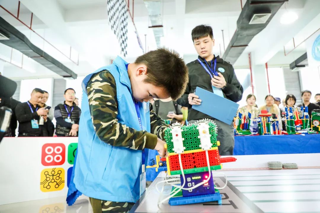 当传统文化遇上现代科技的素材,当传统文化遇上科技