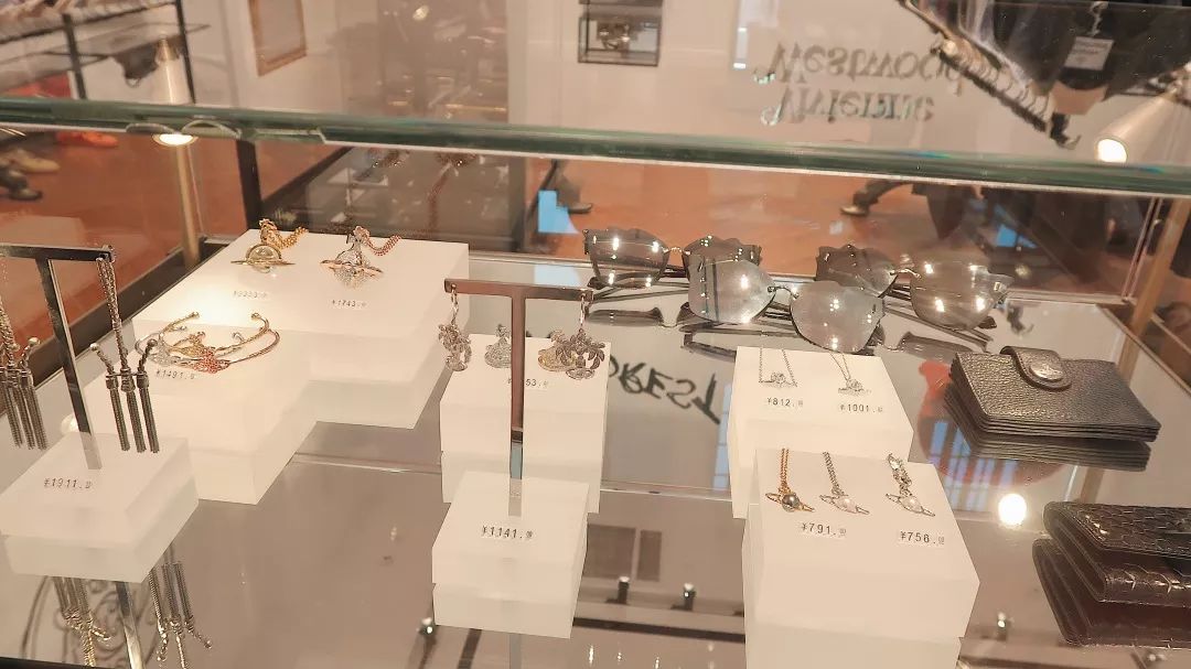 閫涘疄浣撳簵濂藉鏂囨,閫沷utlets