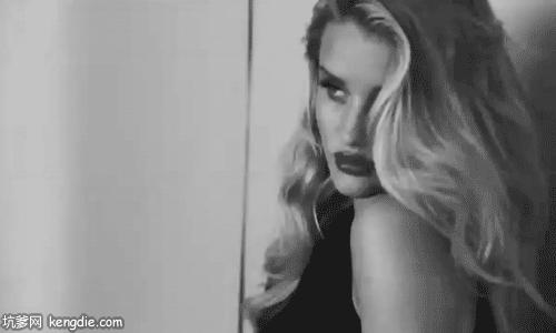 球鞋放薯条？皮卡丘变成碳？?洗衣液走秀了！这个世界太玄幻