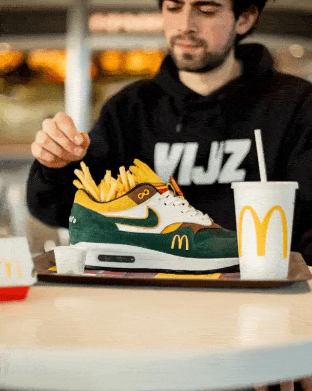 球鞋放薯条？皮卡丘变成碳？?洗衣液走秀了！这个世界太玄幻