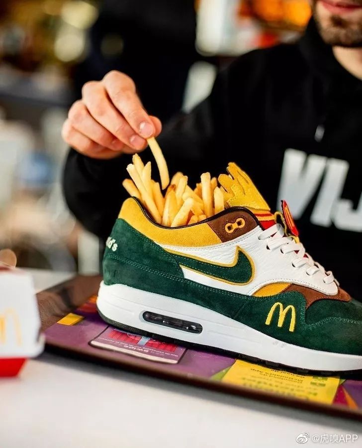 球鞋放薯条？皮卡丘变成碳？?洗衣液走秀了！这个世界太玄幻