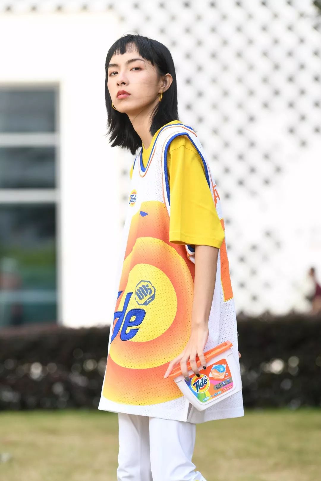 球鞋放薯条？皮卡丘变成碳？?洗衣液走秀了！这个世界太玄幻