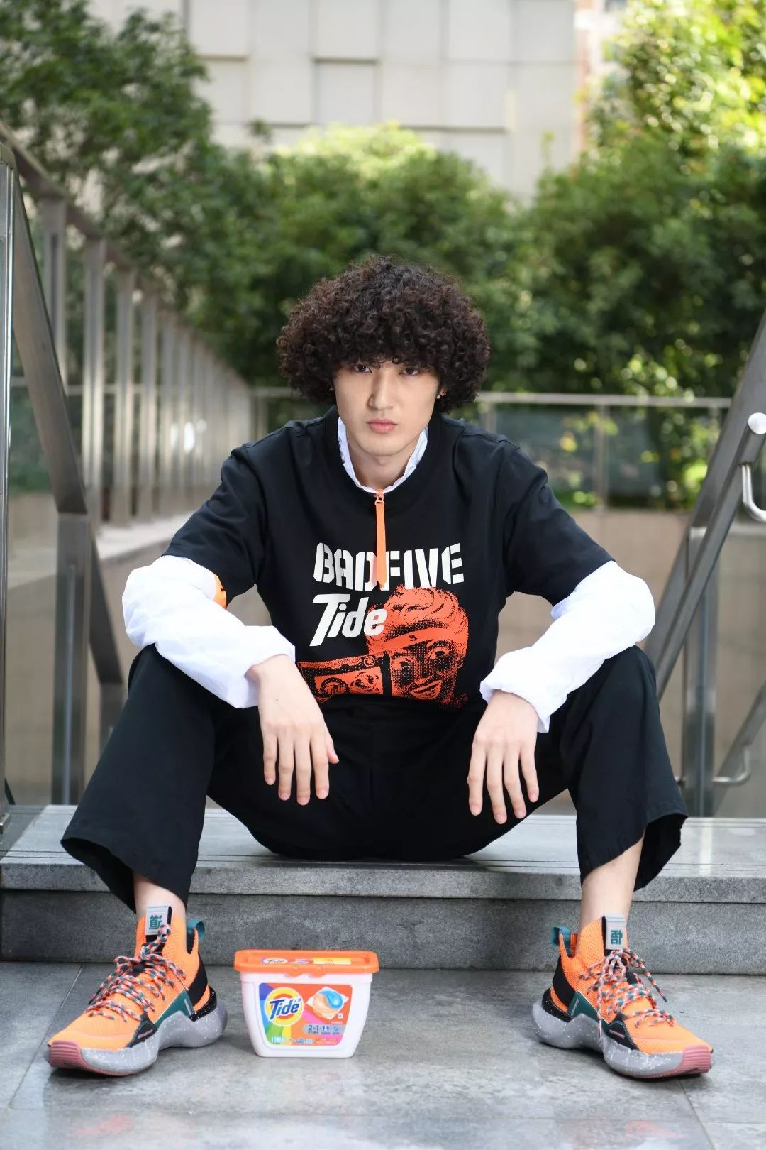 球鞋放薯条？皮卡丘变成碳？?洗衣液走秀了！这个世界太玄幻