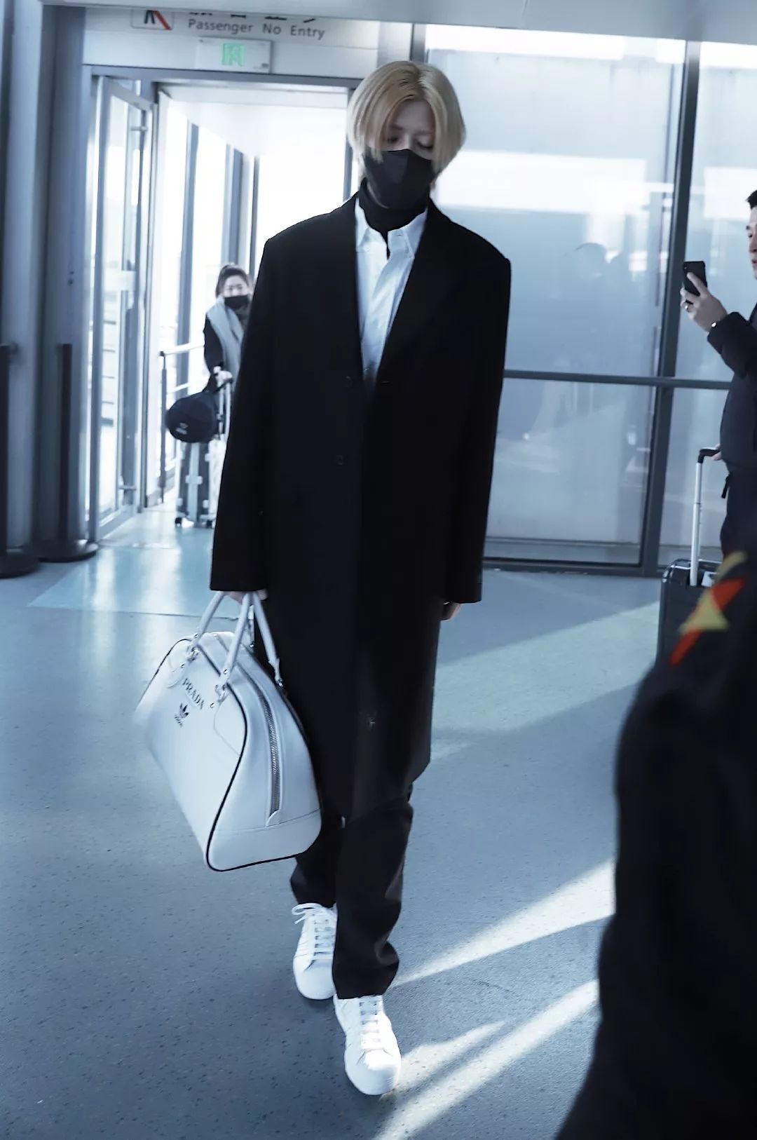 球鞋放薯条？皮卡丘变成碳？?洗衣液走秀了！这个世界太玄幻