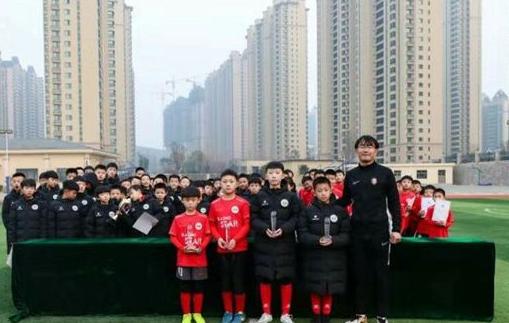 蒙阴一小足球比赛,山东泰山足球队夺冠庆祝