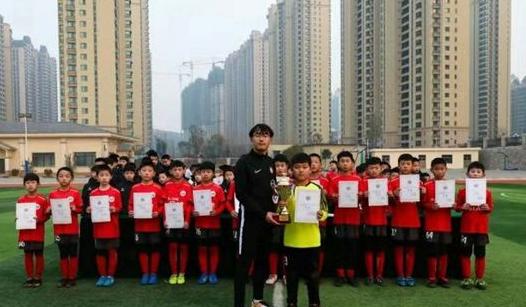 蒙阴一小足球比赛,山东泰山足球队夺冠庆祝