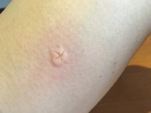 早上6点多公交车挤不挤,早上的公交车非常拥堵