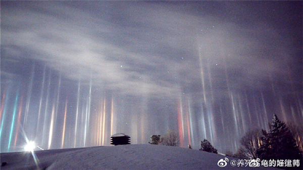 早上6点多公交车挤不挤,早上的公交车非常拥堵