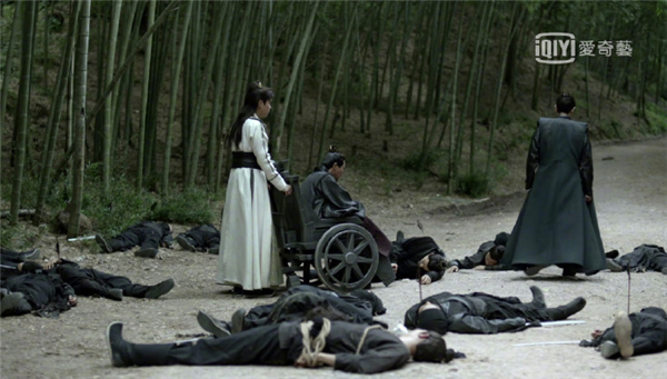 早上6点多公交车挤不挤,早上的公交车非常拥堵