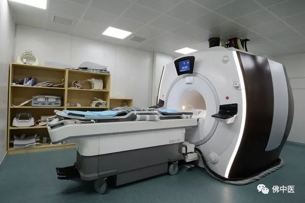 【厉害了】不专业不足以服众，佛中医神奇“刀功”国际舞台演绎精彩