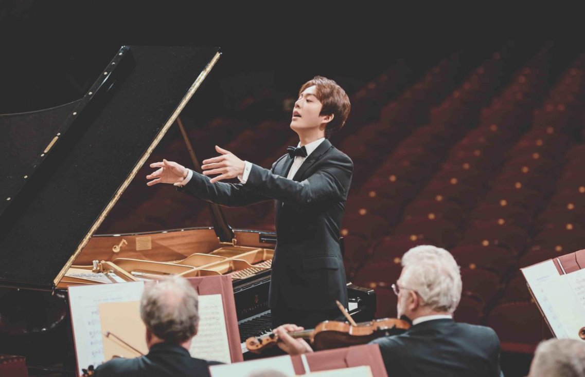 李云迪指挥肖邦第一与第二协奏曲,李云迪合作舞台