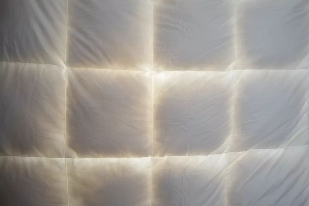 冬天被子正确盖法对照表,真人实测冬天如何盖被子才最暖和